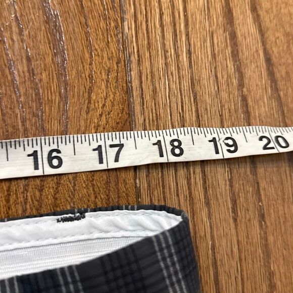 Greg Norman 9โ inseam grey checkered flat front shorts size 36 - Picture 5 of 8